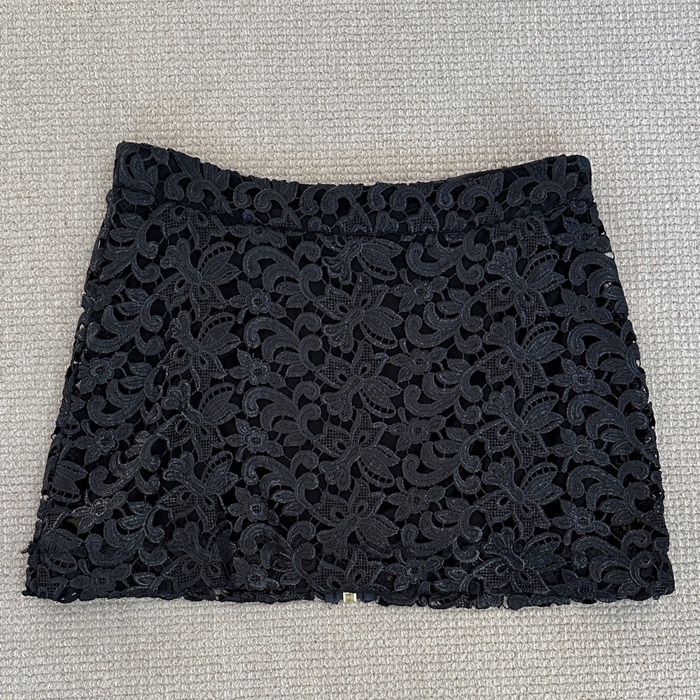 Chic Black Lace Mini Skirt
